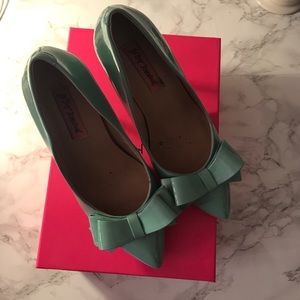 Teal Bow Betsy Johnson pumps